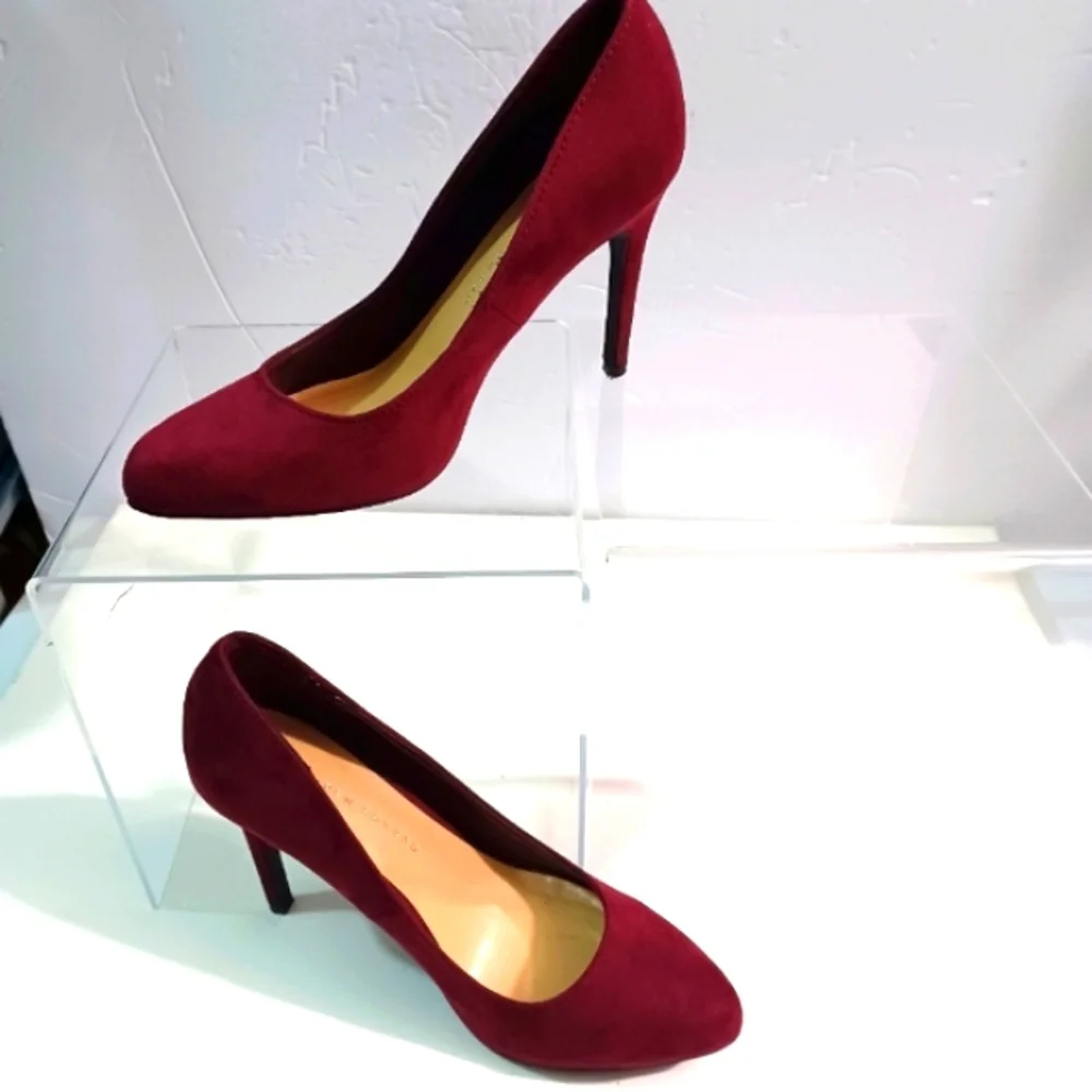 LC Lauren Conrad Slip-on Pumps, Size:9M, Color: Burgundy